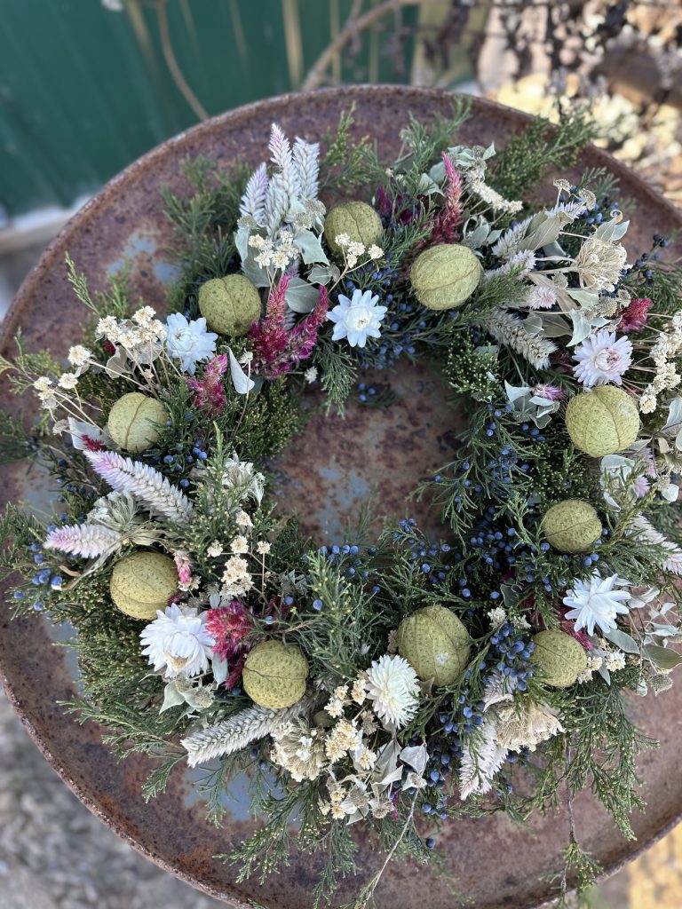 3 Ways to Use Dried Flowers in Winter Decor